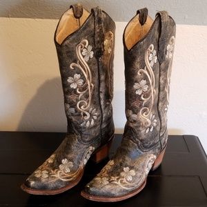 Gray Circle G cowboy boots- Great for wedding!